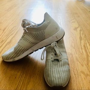 5/$25 Gap Sneakers